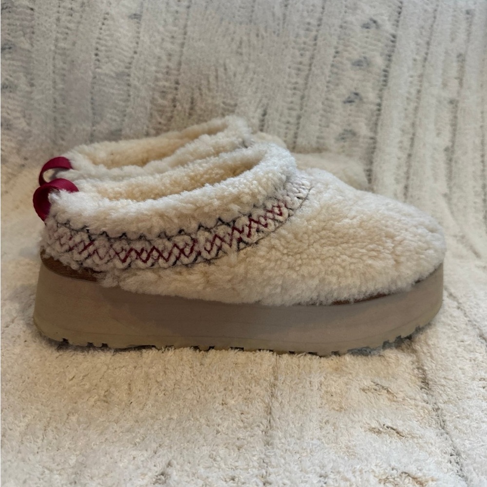 UGG WOMEN TAZZ UGG BRAID NATURAL SUEDE PLATFORM SHOE